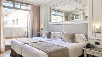 Suite, terras | Lakens van Egyptisch katoen, luxe beddengoed, een minibar