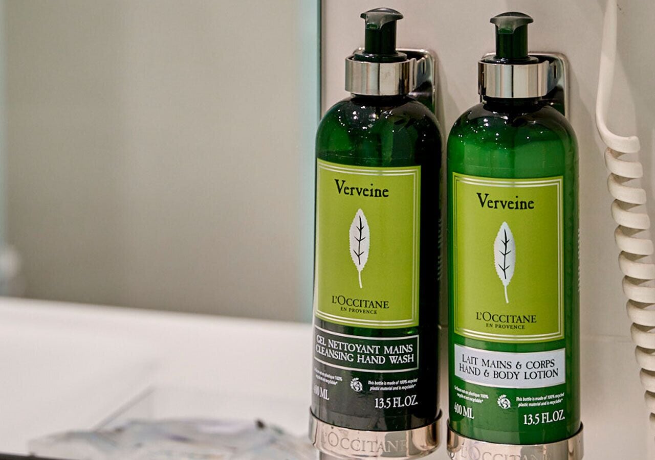 suite, terrace | bathroom | deep-soaking bathtub, designer toiletries, hair dryer, bidet