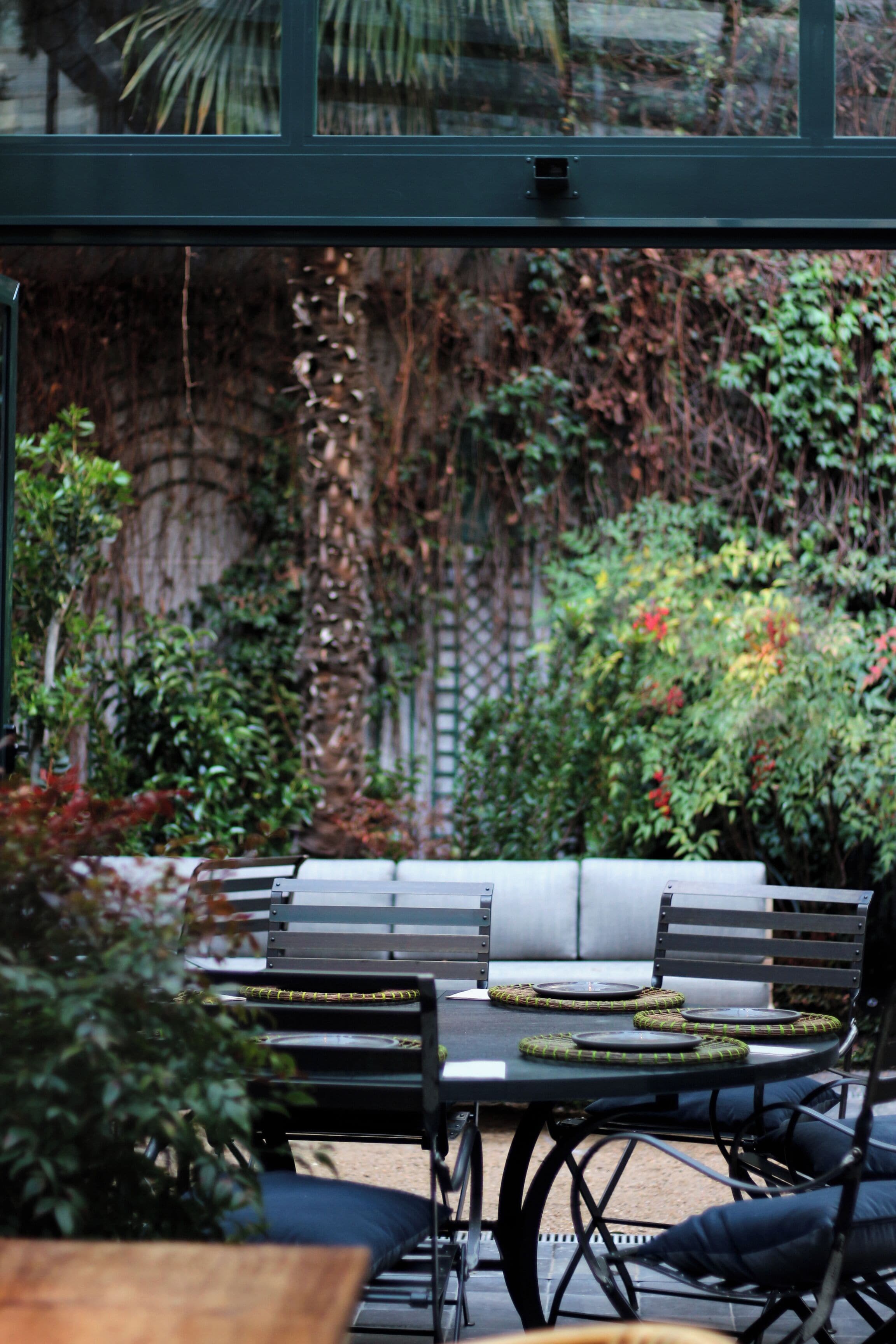 breakfast, lunch and dinner served