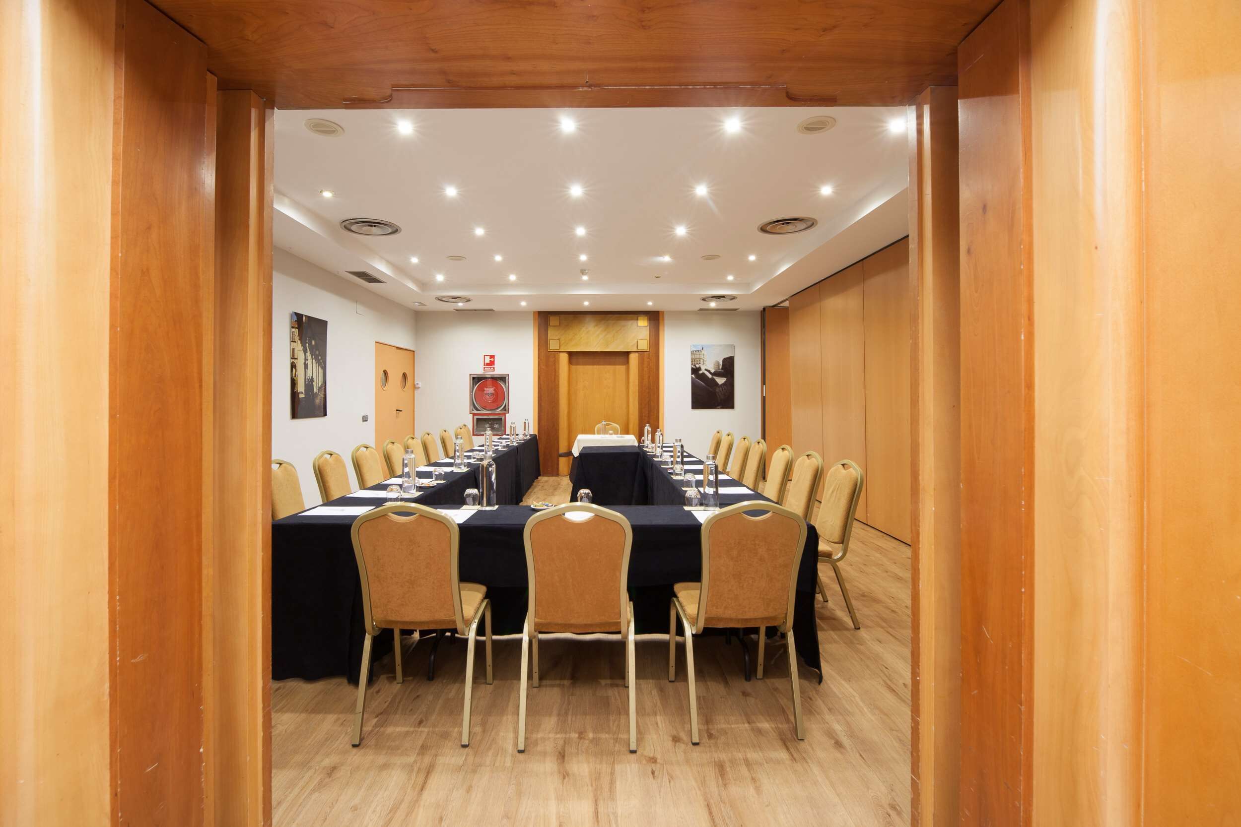 Photo - Silken Luis de León