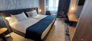 Deluxe-huone | 1 makuuhuone, minibaari, tallelokero huoneessa, työpöytä