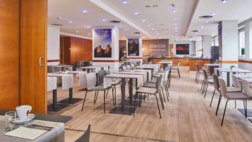 Esmorzar diari d'estil bufet (14 EUR per persona)