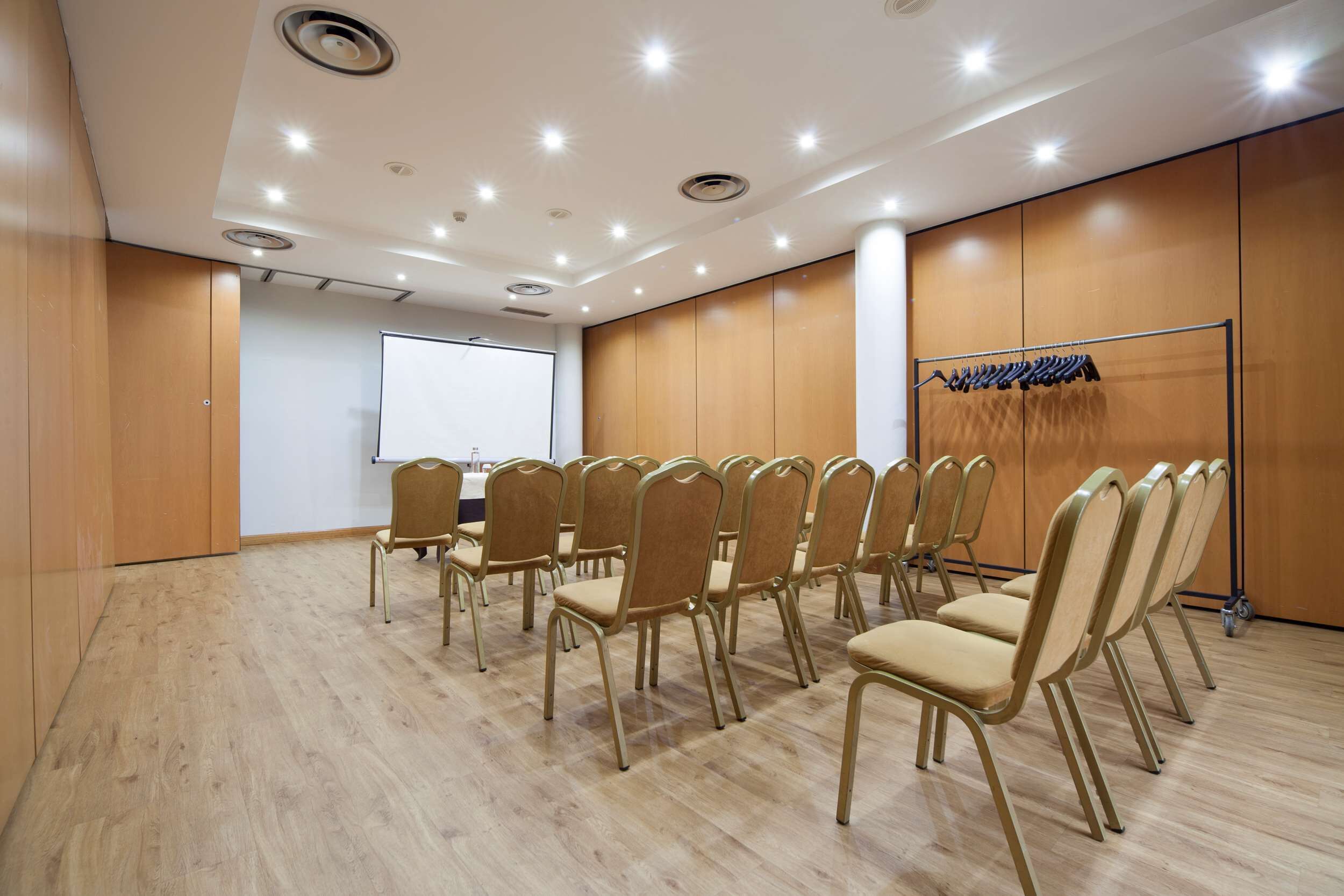 Photo - Silken Luis de León