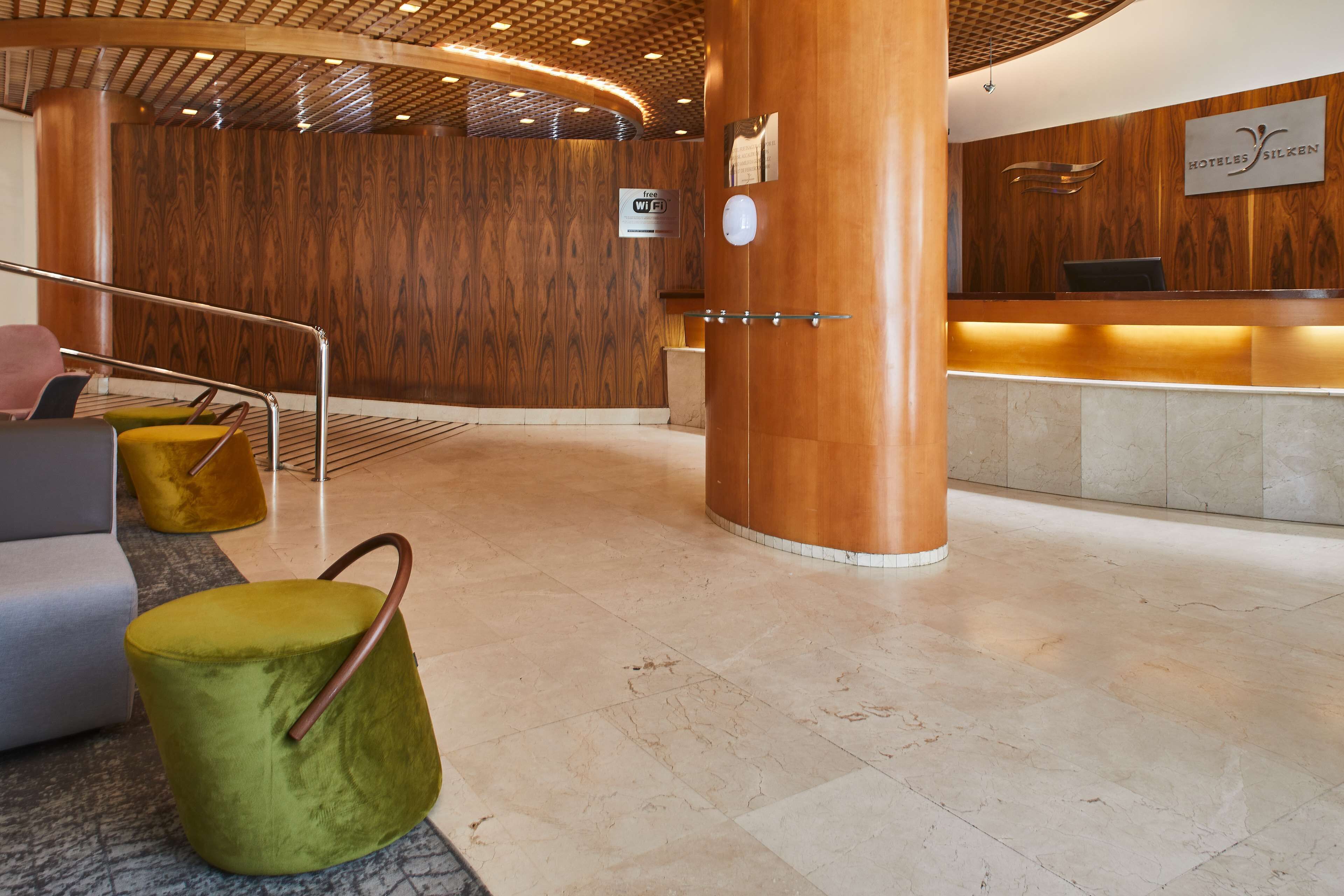 Photo - Silken Luis de León