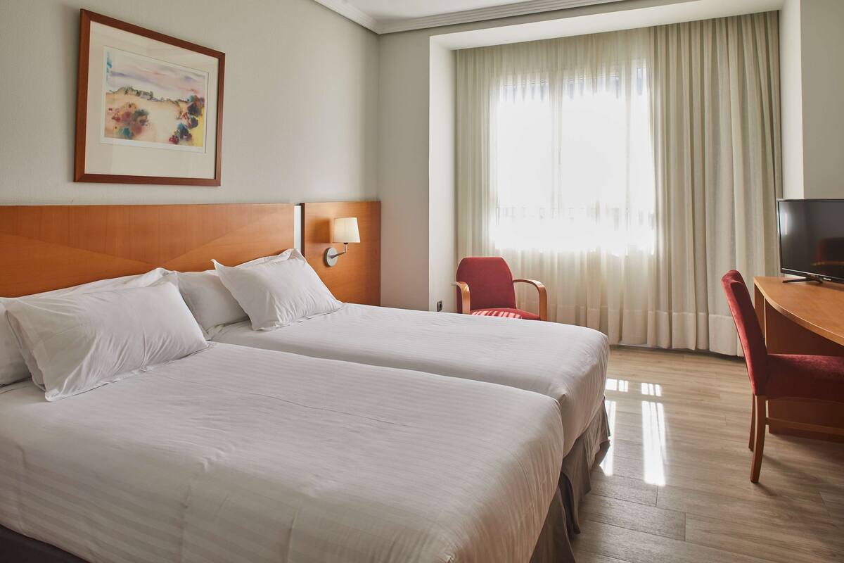 minibar, in-room safe, desk, laptop workspace