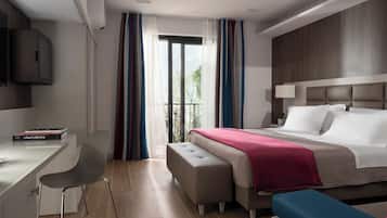 Camera Deluxe con letto matrimoniale o 2 letti singoli | Biancheria da letto di alta qualità, materassi a doppio strato, minibar