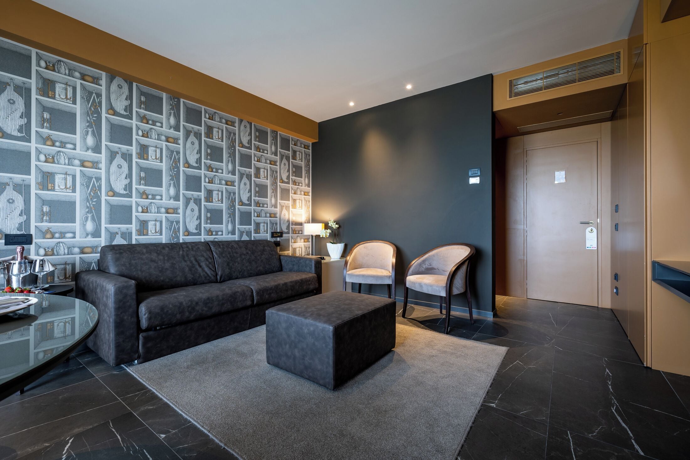 executive suite | premium bedding, pillow-top beds, minibar, in-room safe