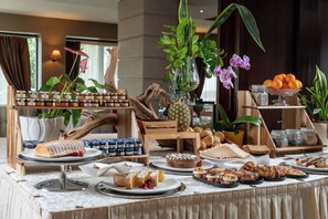 Daily full breakfast (EUR 16 per person) - Grand Hotel San Marino (San Marino)