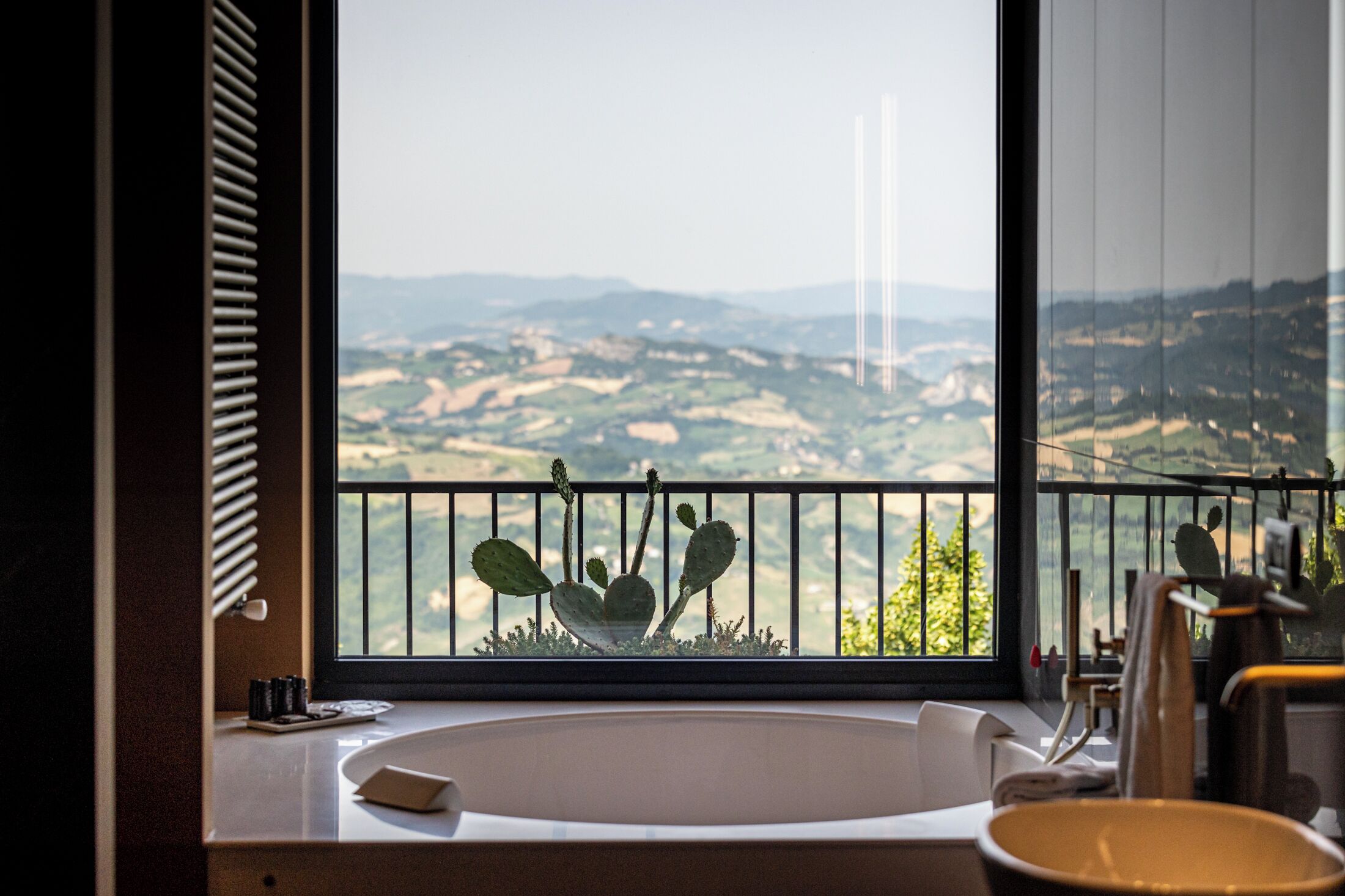 executive suite | deep-soaking bathtub