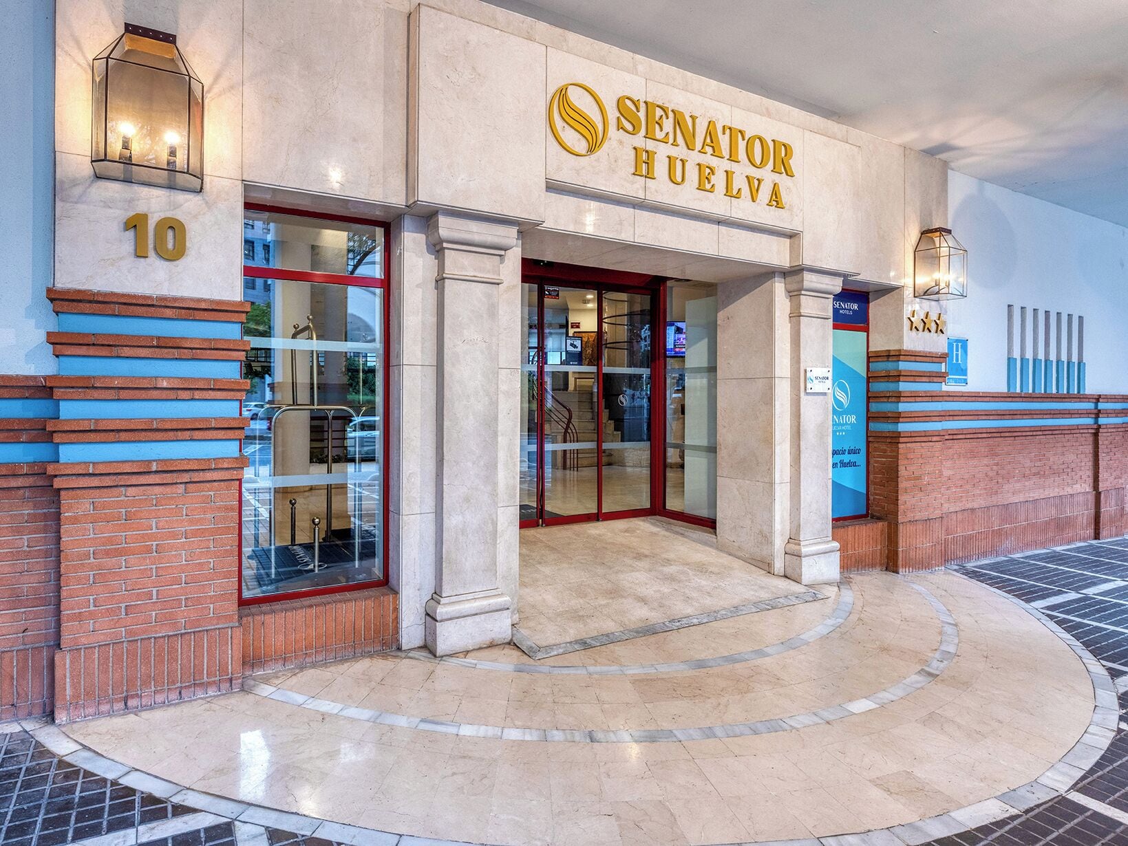 Vista frontal de la propiedad