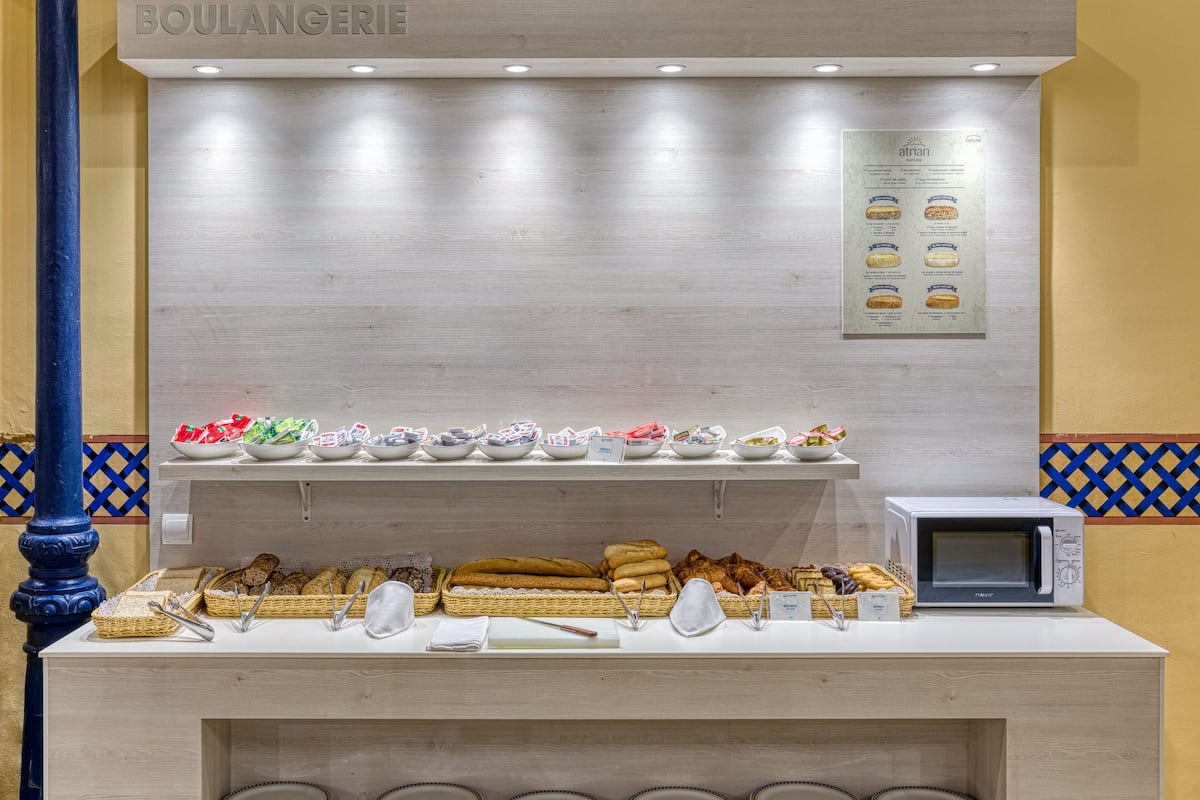 breakfast and dinner served, spanish cuisine