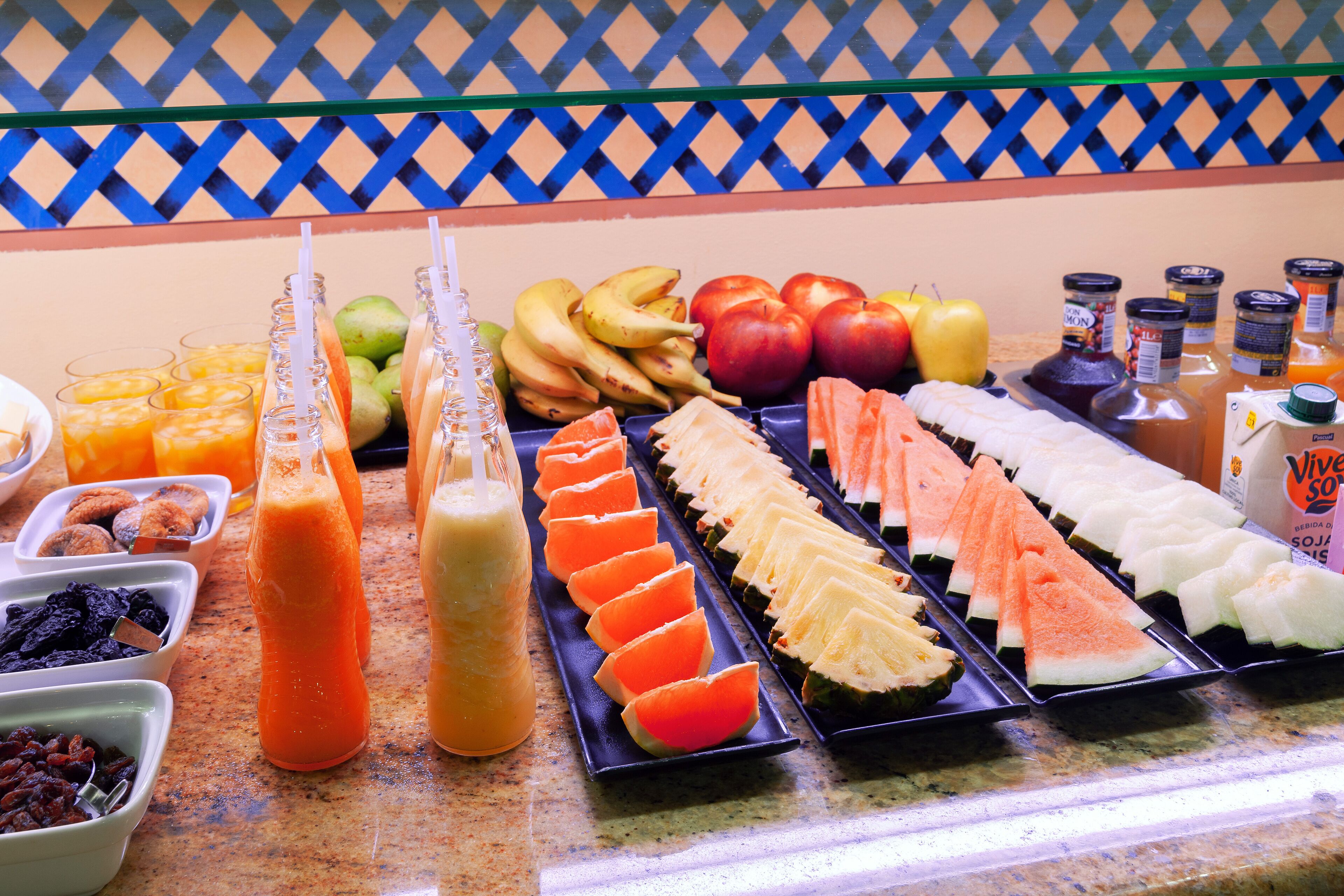 breakfast and dinner served, spanish cuisine