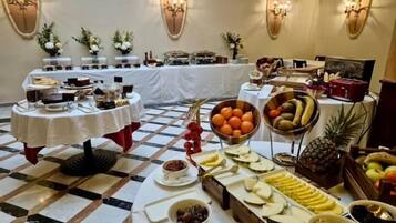 بوفيه فطور يوميًا مقابل رسوم