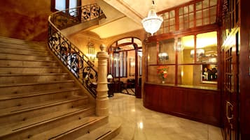 Quầy tiếp tân
