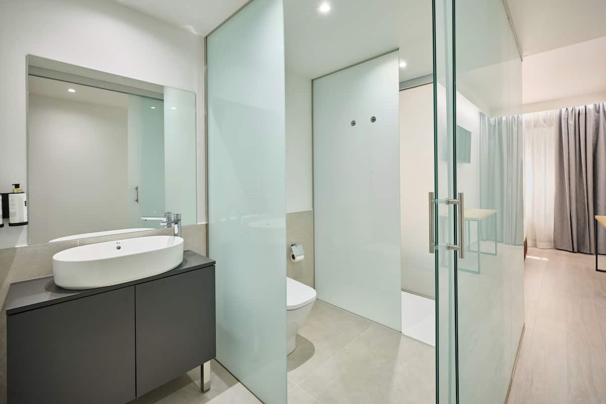 1 bedroom, premium bedding, minibar, in-room safe