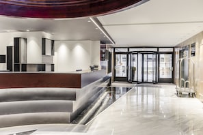 Mostrador de check-in y check-out