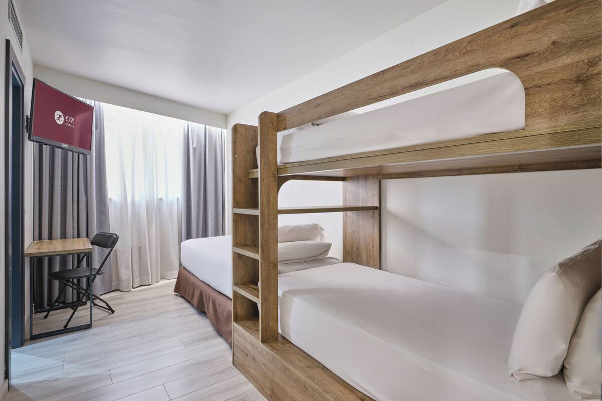 Hochwertige Bettwaren, Minibar, Zimmersafe, Schreibtisch