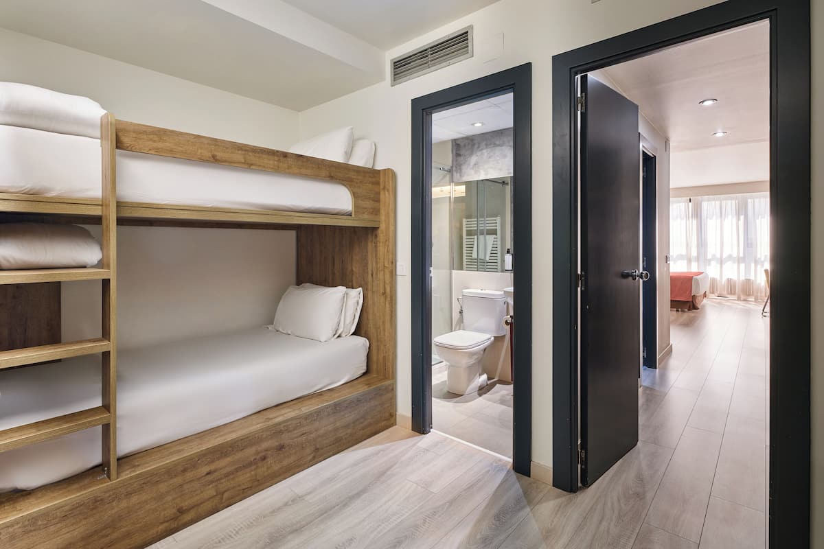 1 bedroom, premium bedding, minibar, in-room safe