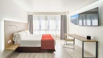 Habitación doble Deluxe | 1 habitación, ropa de cama de alta calidad y minibar