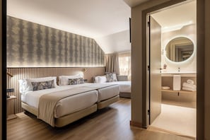 Standard Triple Room | Hypo-allergenic bedding, down comforters, Select Comfort beds, minibar