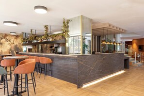 Snack bar - Hotel Acta Piramides (Madrid)