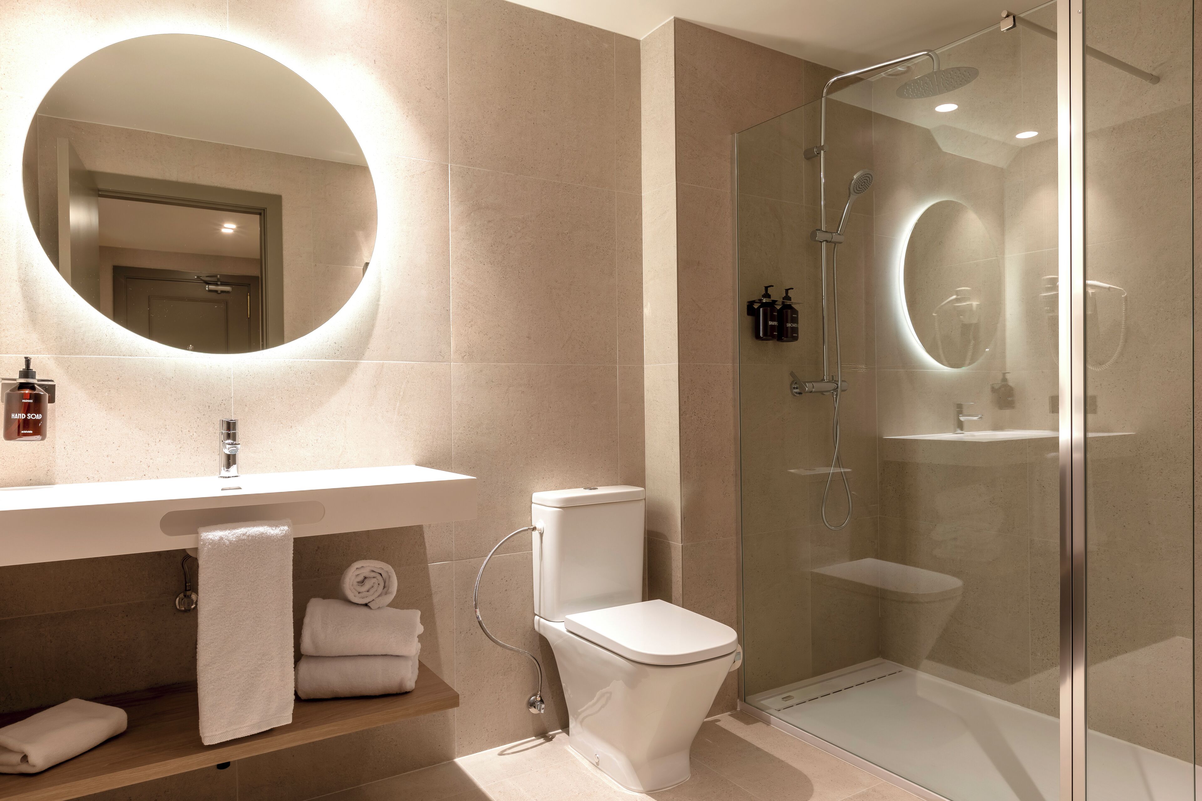 standard triple room | bathroom | combined shower/bathtub, rainfall showerhead, free toiletries