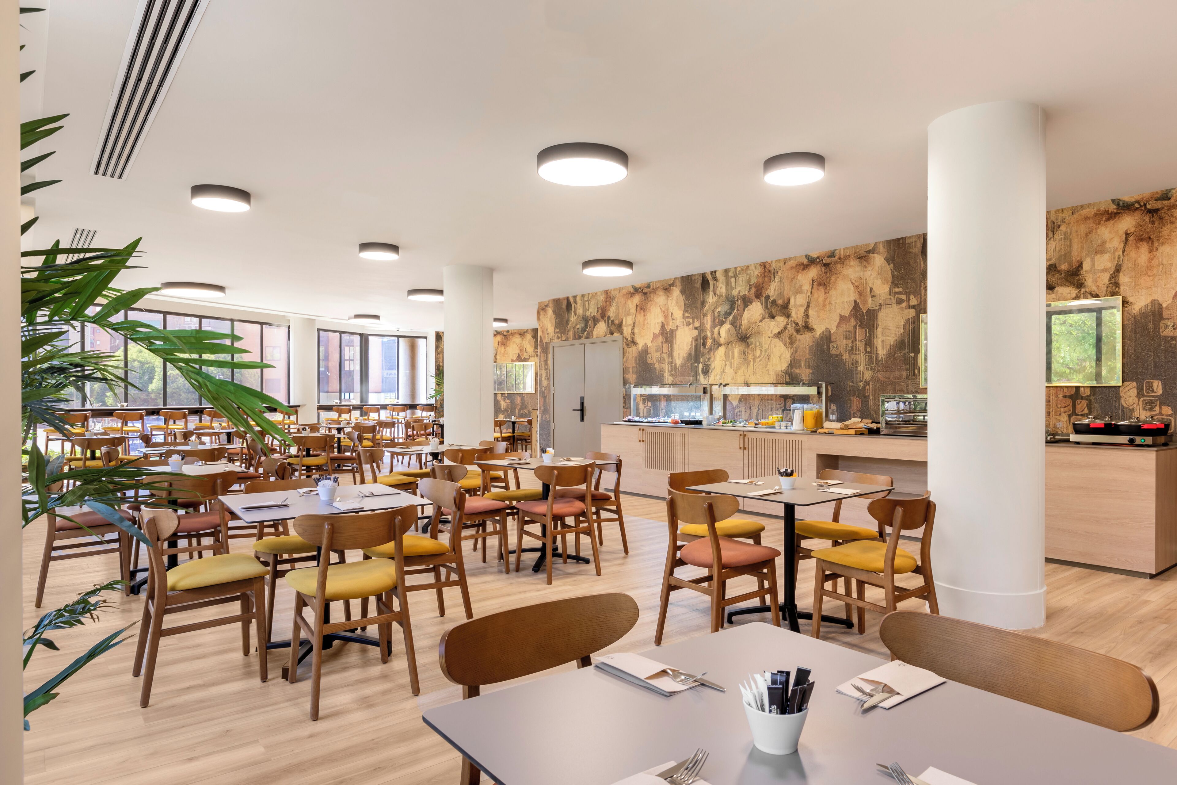 Café da manhã com buffet todos os dias (EUR 14 por pessoa) 