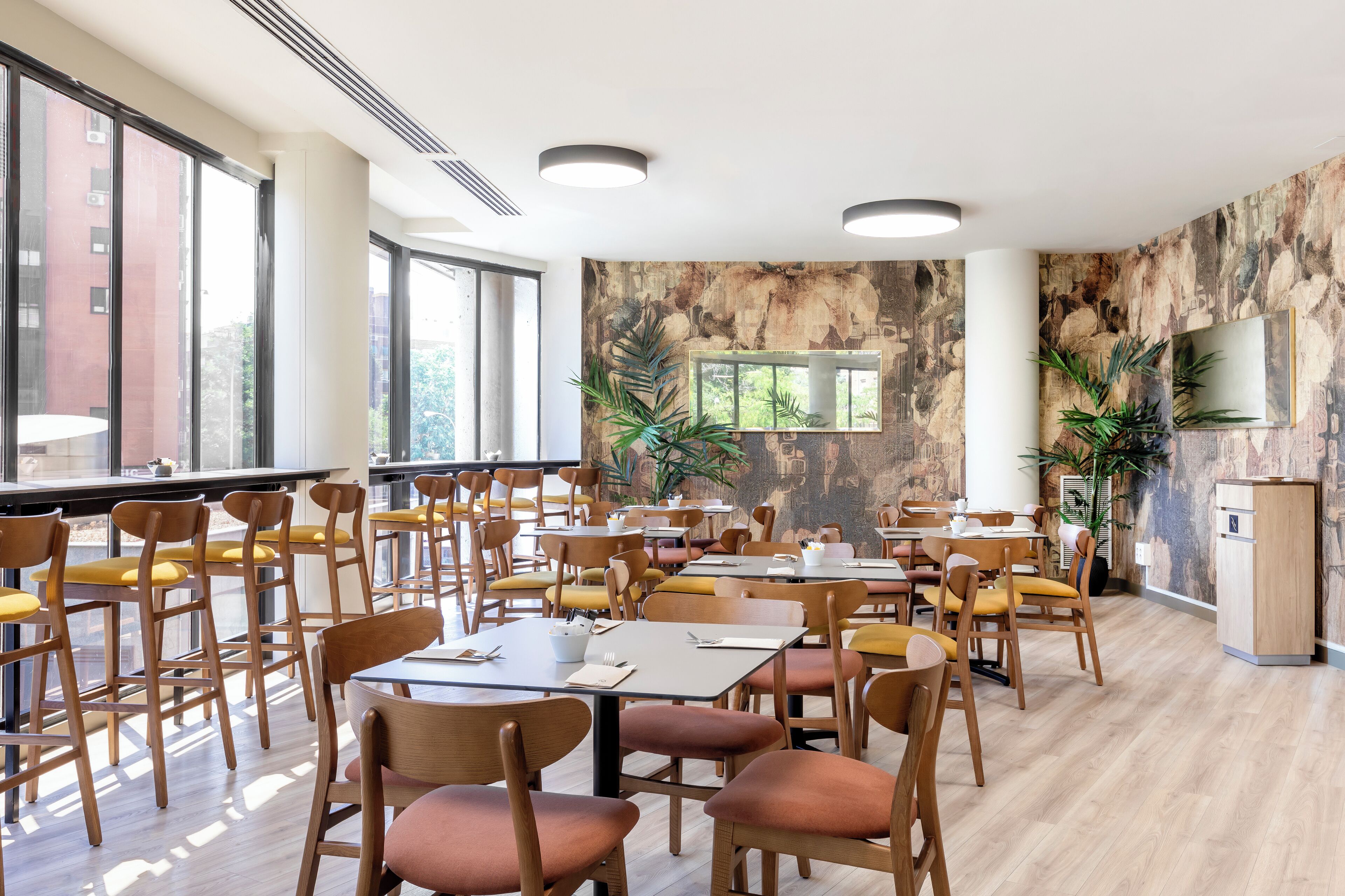 每日供应自助式早餐（每人 EUR 14）