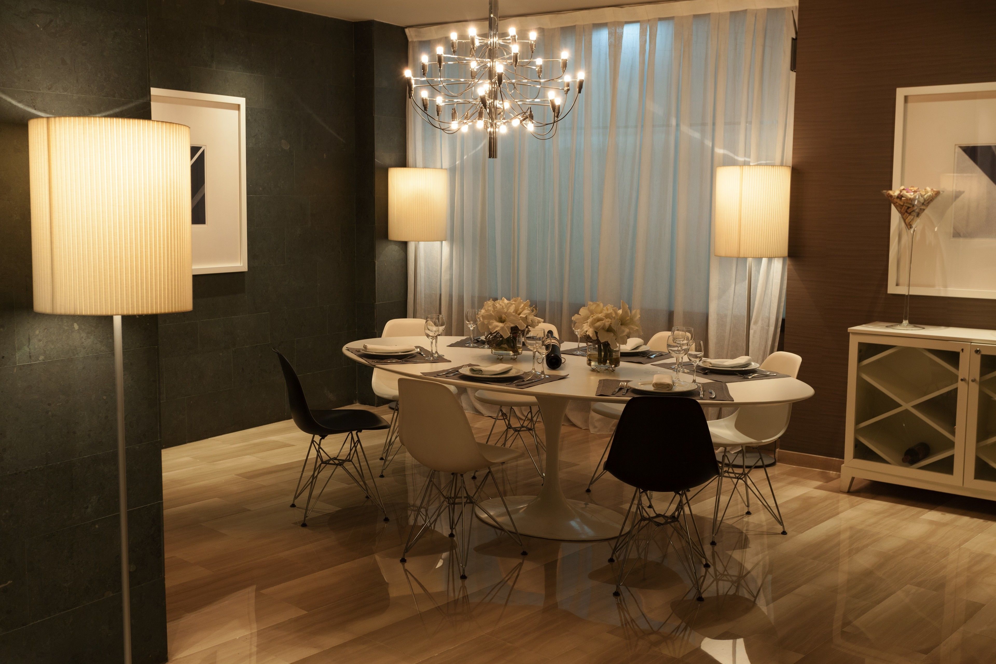 breakfast, lunch and dinner served