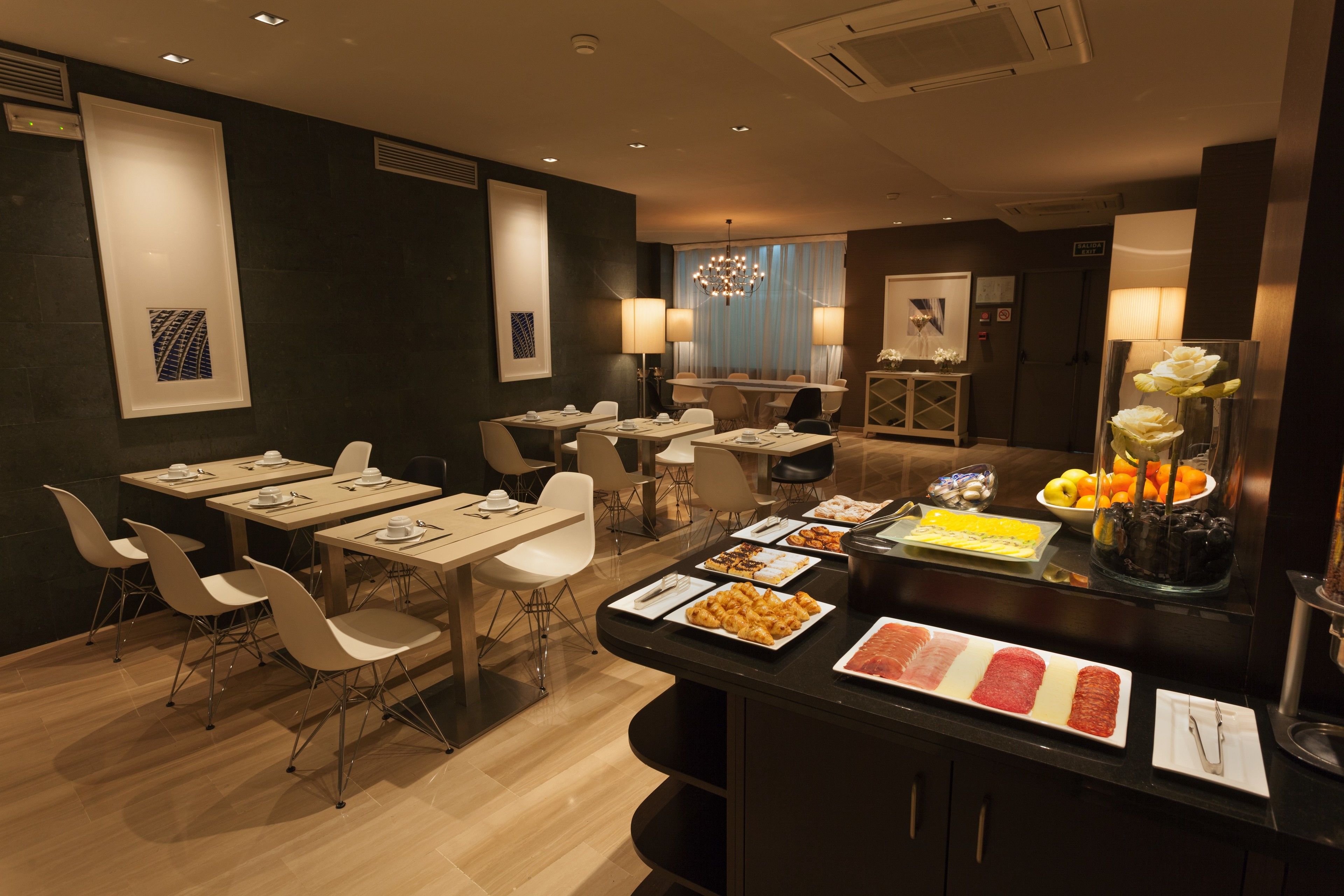 daily full breakfast (eur 10 per person)