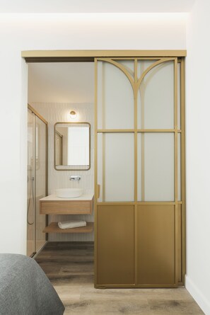 Premium bedding, Select Comfort beds, minibar, in-room safe - Hotel Conqueridor (Valencia)
