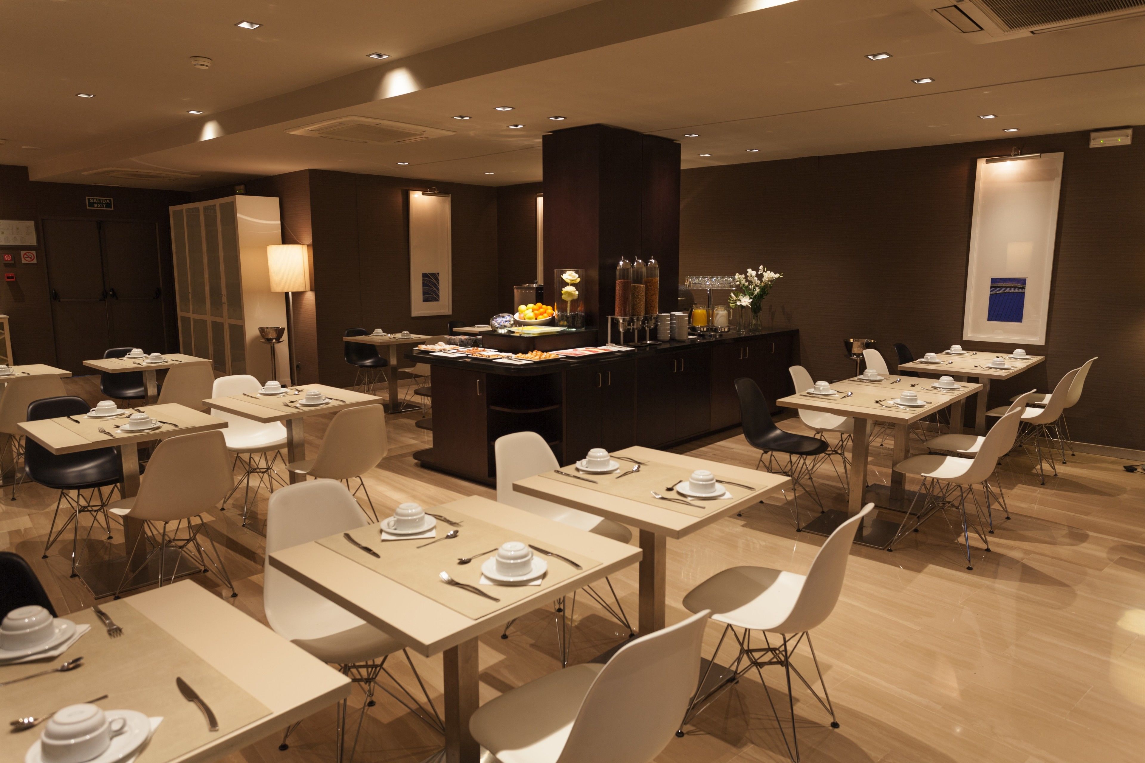 daily full breakfast (eur 10 per person)