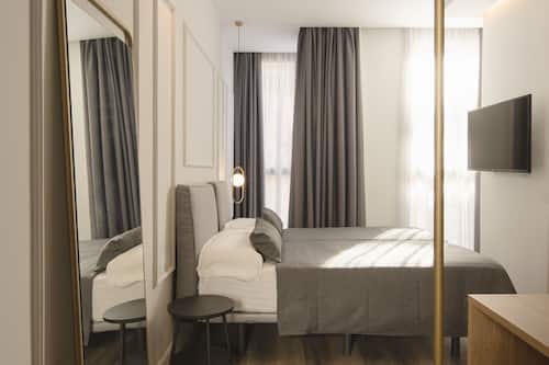 Chambre Double Économique (in the annex building) | Literie de qualité supérieure, matelas Select Comfort, minibar