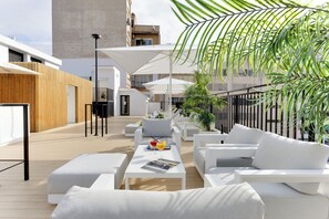 Swim-up bar - Hotel Conqueridor (Valencia)
