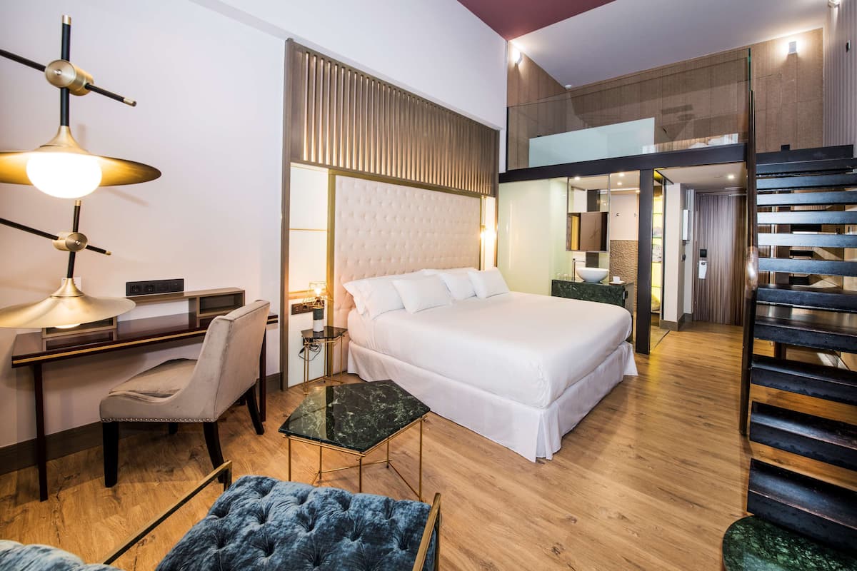 Premium bedding, minibar, in-room safe, desk