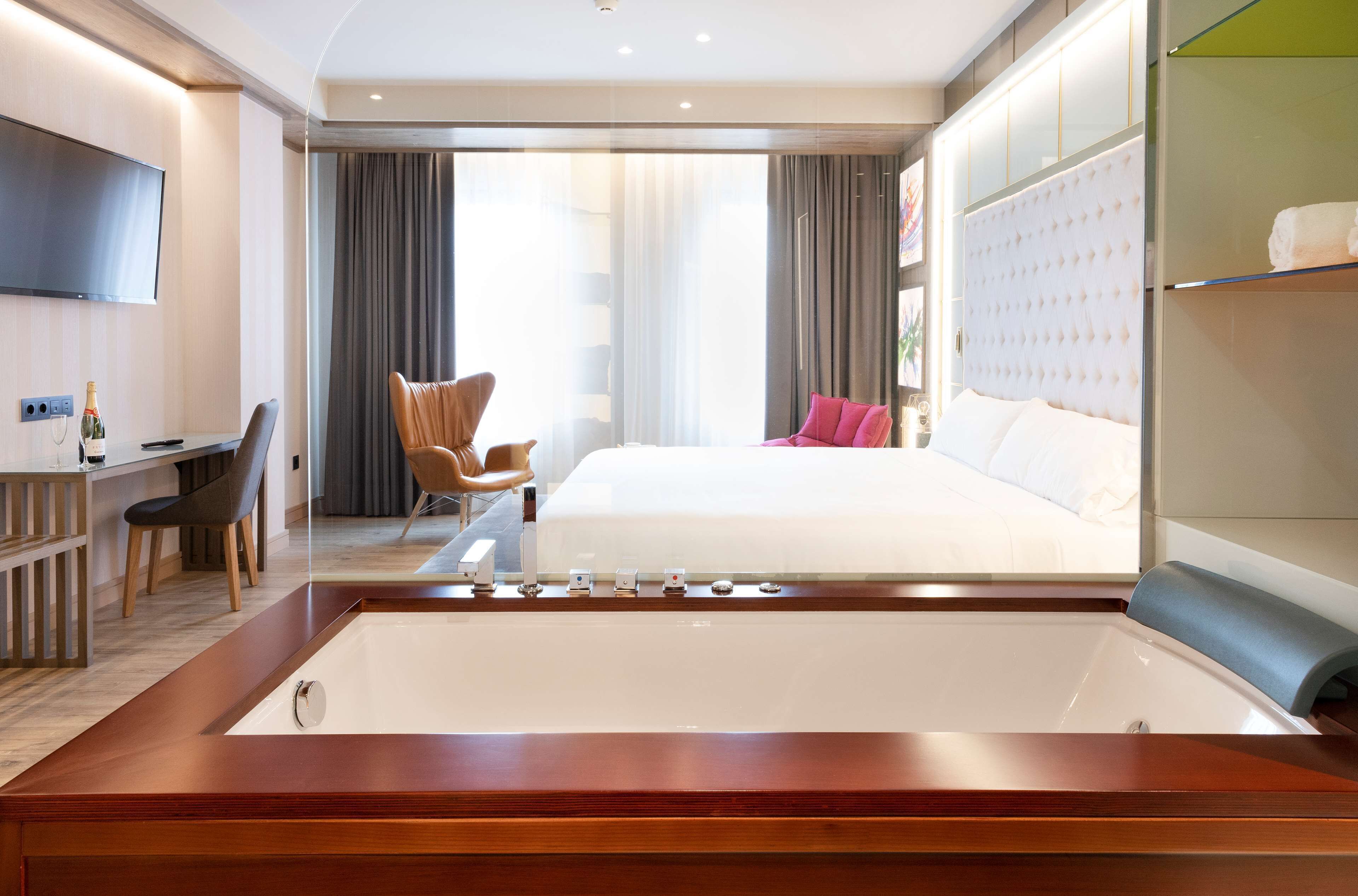 premium bedding, minibar, in-room safe, desk