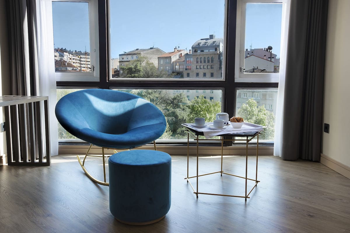 Ropa de cama de alta calidad y minibar