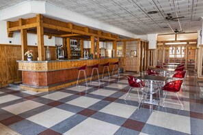 Daily continental breakfast (EUR 8 per person)