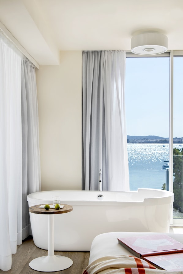 Premium bedding, minibar, in-room safe, desk