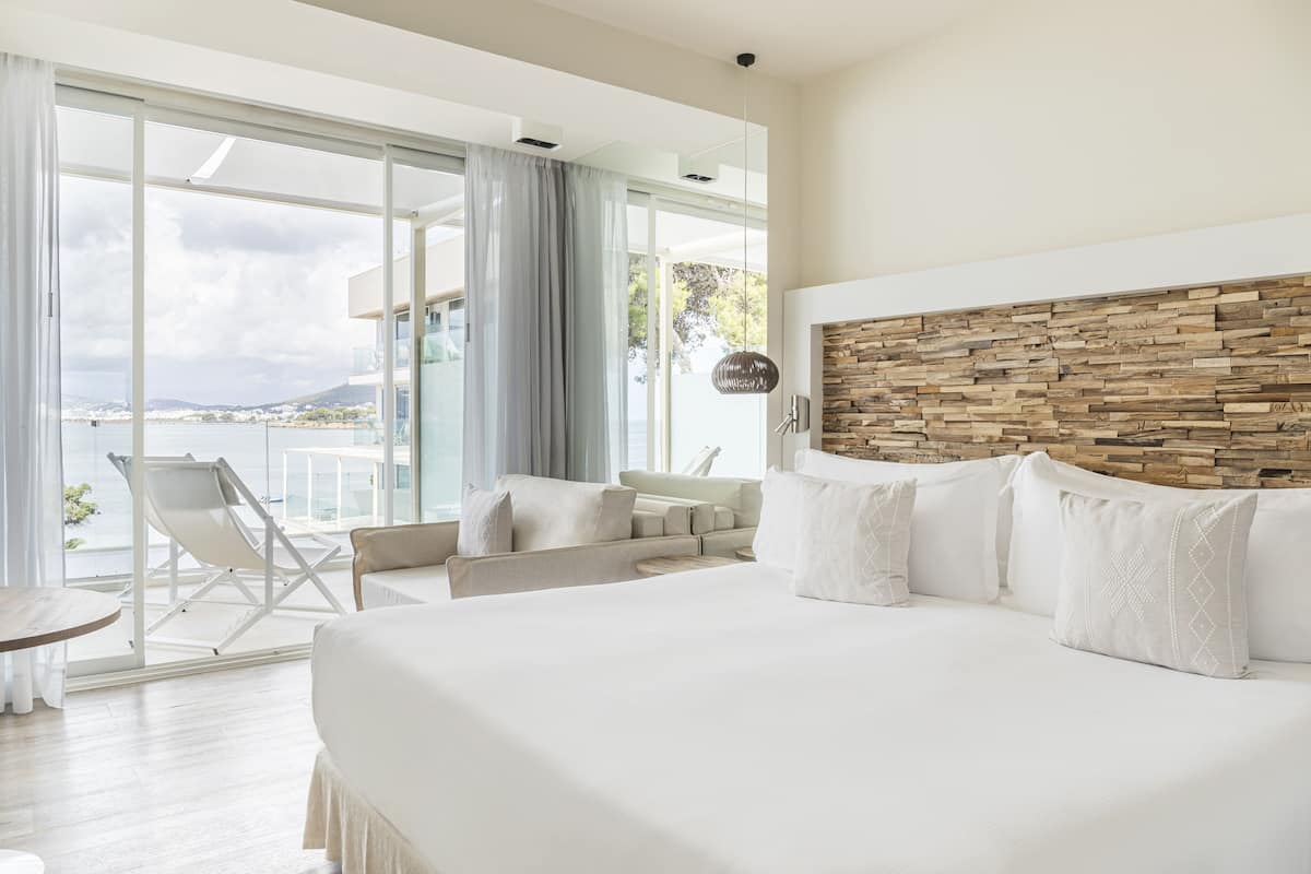 Superior ME Sea View and Terrace | 1 camera, biancheria da letto di alta qualità, minibar
