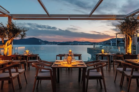 Breakfast, lunch served; Italian cuisine, pool views . ME Ibiza - The Leading Hotels of the World