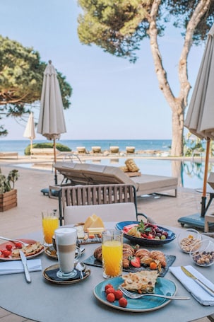 Breakfast, lunch served; Italian cuisine, pool views . ME Ibiza - The Leading Hotels of the World