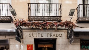 A building facade with the name "SUITE PRADO" above the entrance. - Suite Prado Hotel (Madrid)