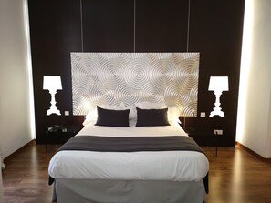 Selimut bulu angsa, minibar, brankas, dan didekorasi berbeda-beda