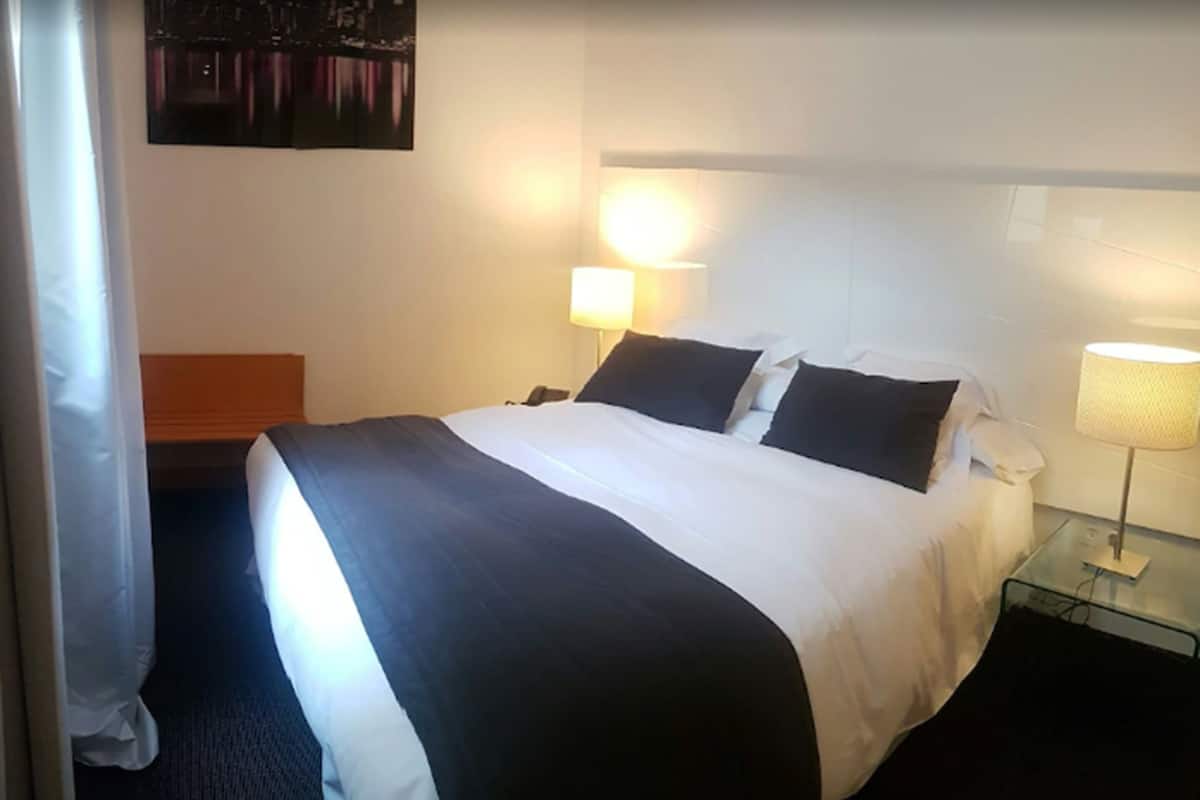 Junior Single Room | 1 bedroom, down duvets, minibar, in-room safe
