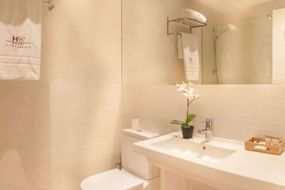 hair dryer, towels