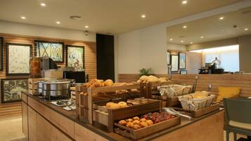 Daily buffet breakfast for a fee