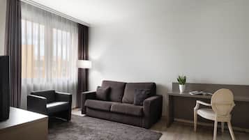 Suite, 1 Queen Bed | Minibar, in-room safe, desk, soundproofing