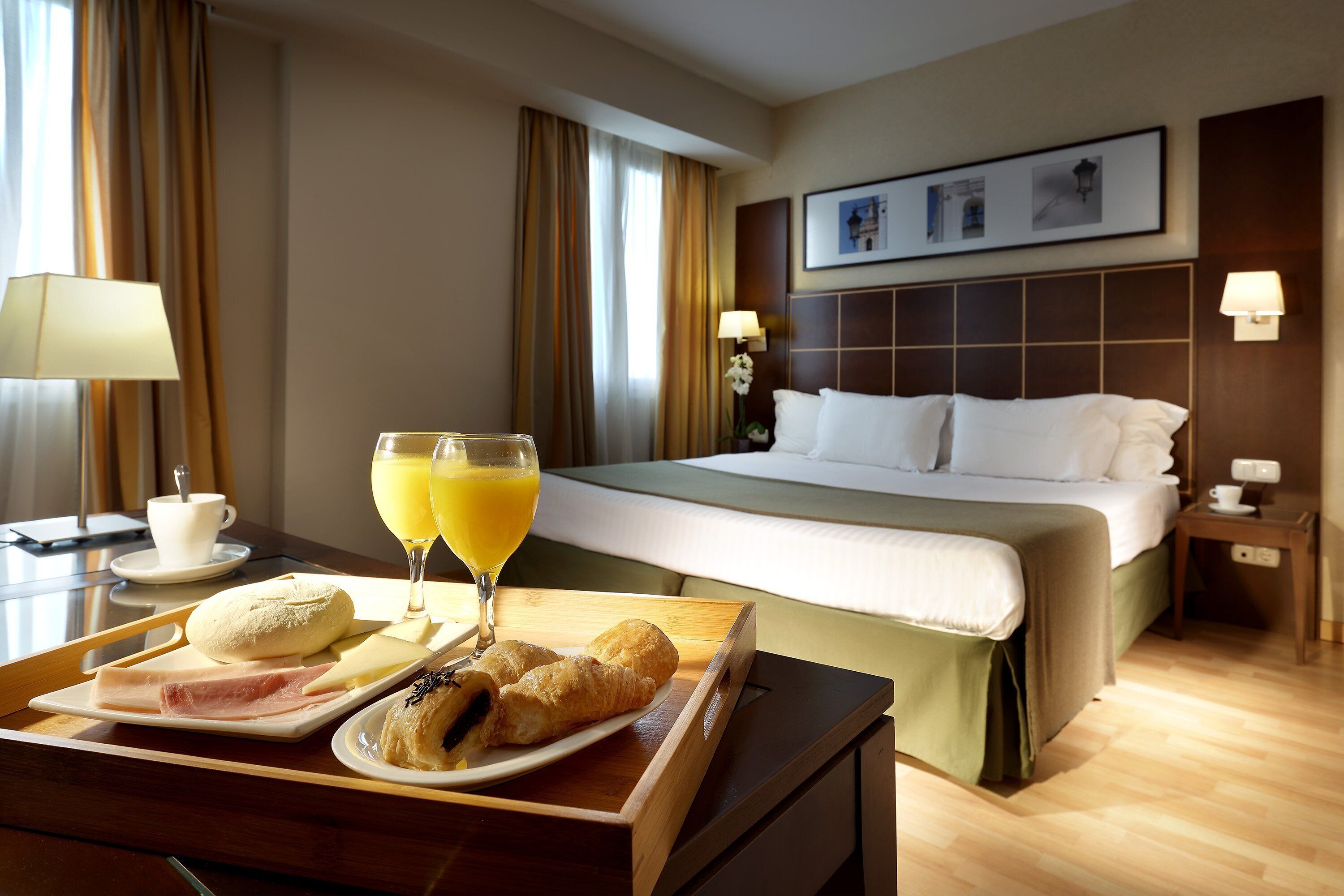 Minibar, coffres-forts dans les chambres, bureau, chambres insonorisées