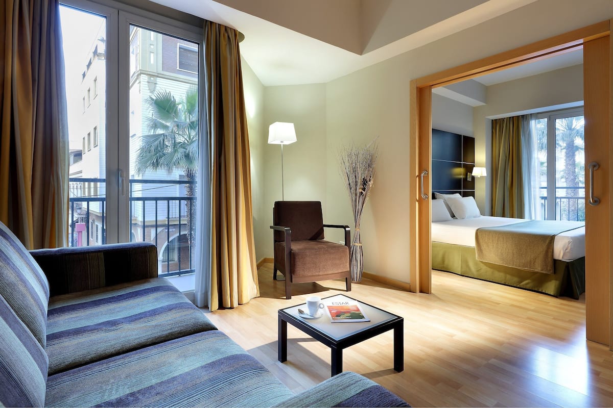 junior room, 1 double bed with sofa bed | minibar, in-room safe, desk, soundproofing